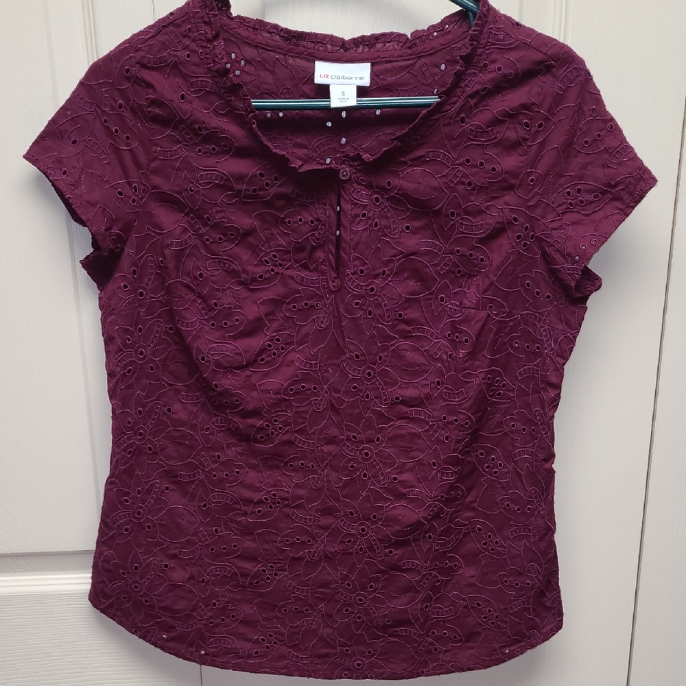 Liz Claiborne Women's Burgundy Sewn Floral Eyelet Blouse Top Cap Sleeve S